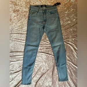NWT Hollister super skinny jeans. 29x32.